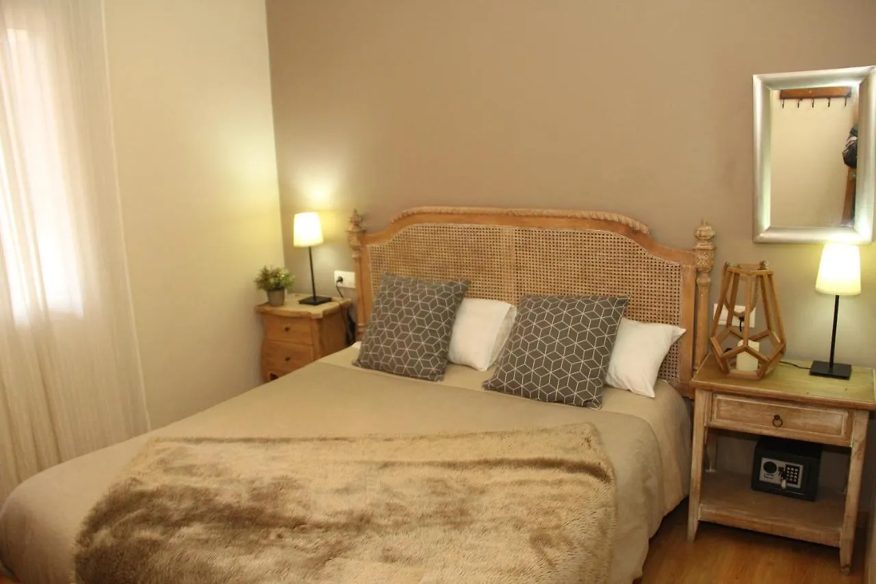 Apartamentos Alcazar De バエサ 0*,