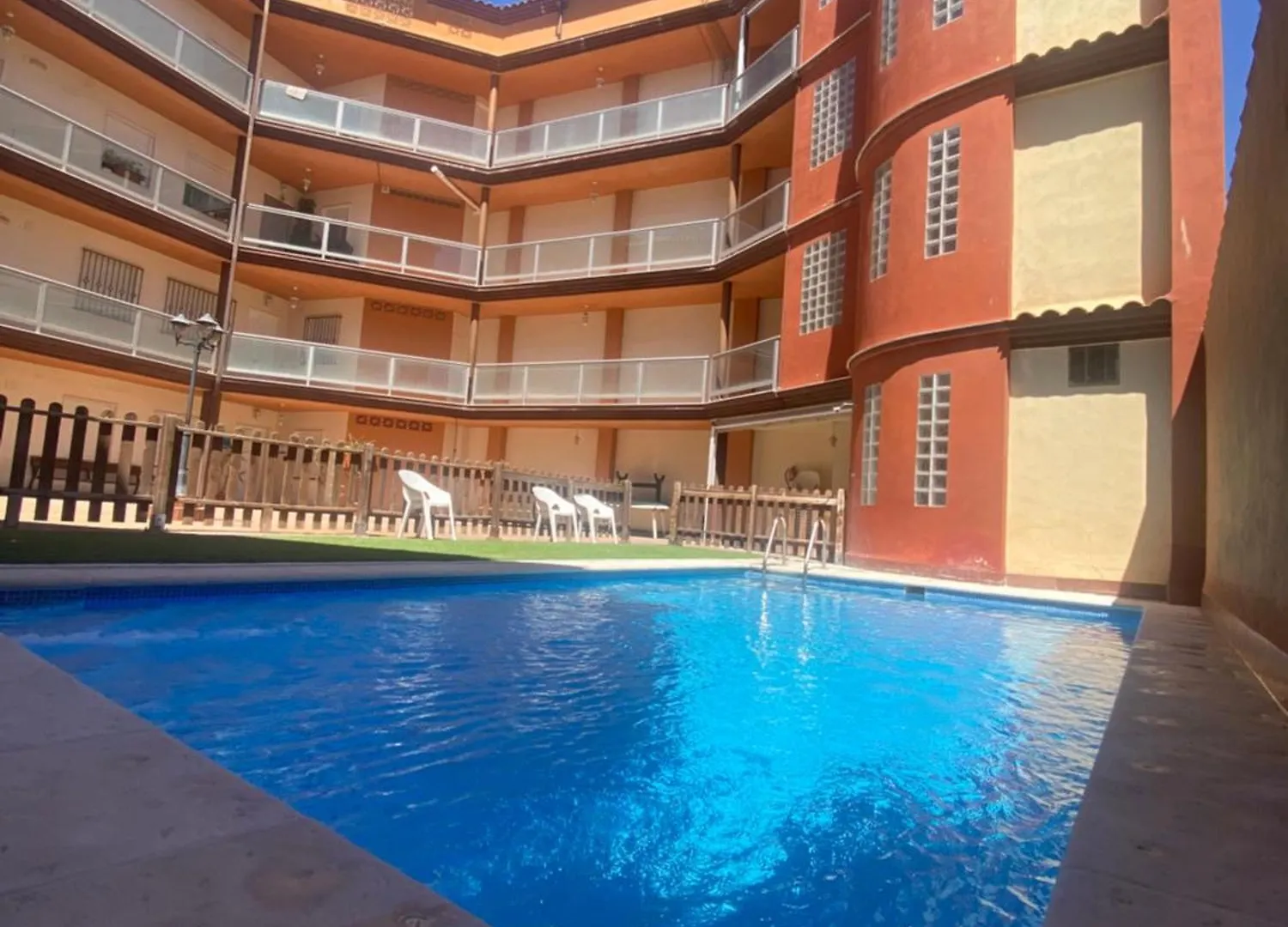 Apartamentos Alcazar De バエサ 0*,