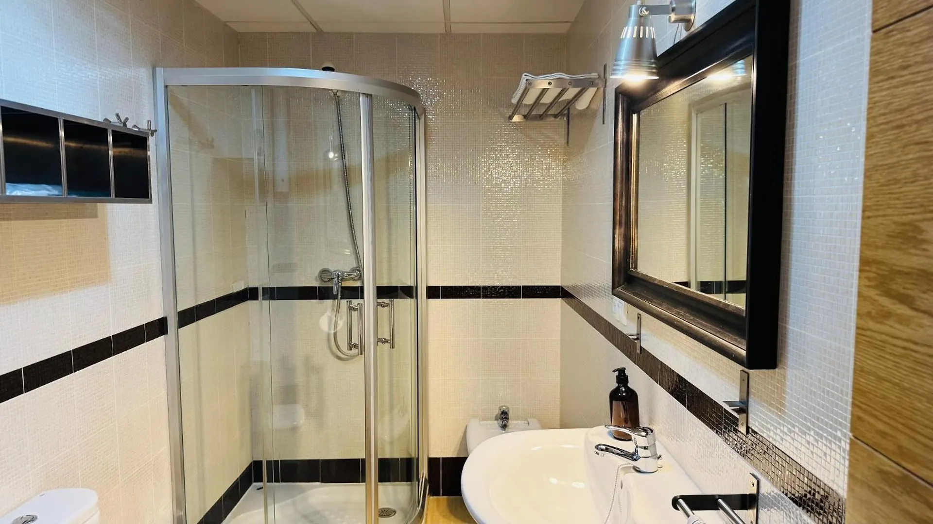 Apartamentos Alcazar De バエサ 0*,