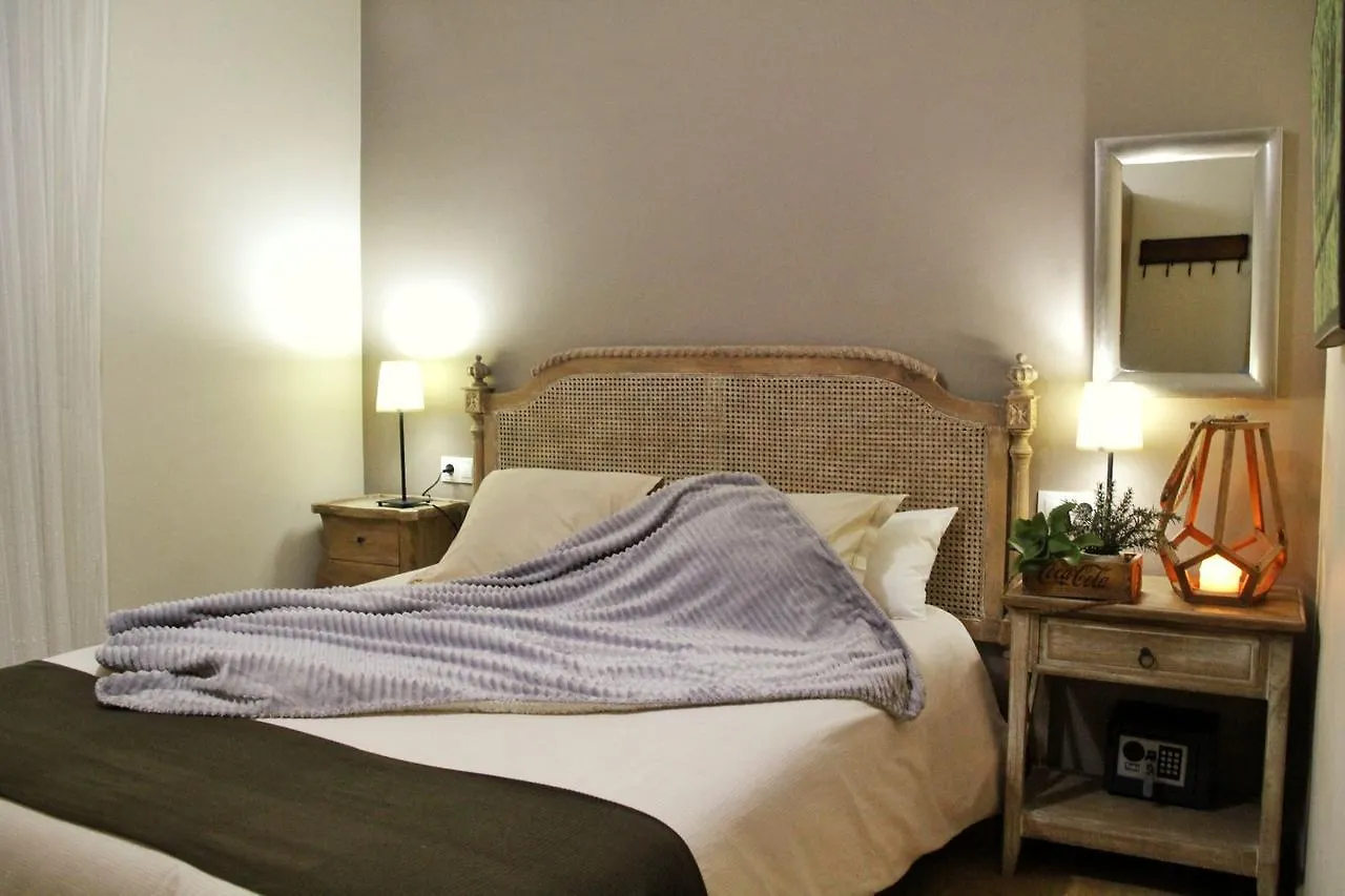 Apartamentos Alcazar De バエサ 0*,